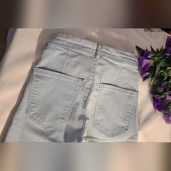 Zara Light Wash Blue Jeans - size 24 - Picture 9 of 9